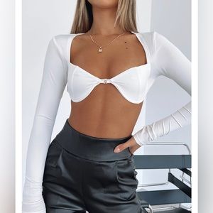 Super soft, durable, long-sleeved crop top, perfect for going out!